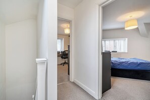 2 quartos, Wi-Fi de cortesia, roupa de cama