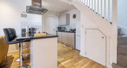 Seaside Cottage Escape in Paignton - Sleeps 4
