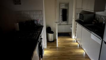 Cottage | Private kitchen | Fridge, microwave, oven, stovetop