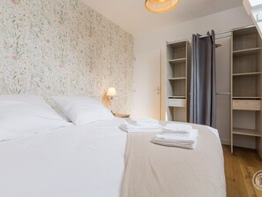 2 bedrooms, free WiFi, bed sheets - Gîte Justine: Comfort for 4 pers. Pets OK, Parking, Garden (Portbail)