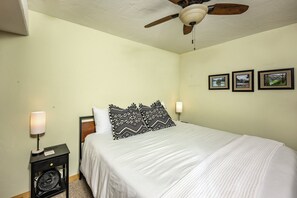 6 bedrooms, desk, iron/ironing board, travel cot