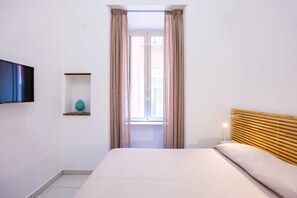 Comfort Apartment, City View | 1 bedroom, iron/ironing board, free WiFi - Appartamentino ai quartieri spagnoli (Naples)