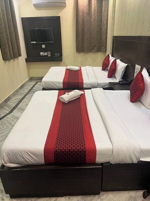 Deluxe Double Room, City View | In-room safe, soundproofing, free WiFi