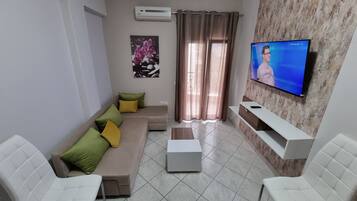 Zimmersafe, Verdunkelungsvorhänge, Bügeleisen/Bügelbrett