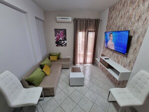 In-room safe, blackout curtains, iron/ironing board, free WiFi - Premium Suites (Pangaio)