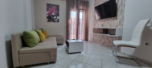 In-room safe, blackout curtains, iron/ironing board, free WiFi - Premium Suites (Pangaio)