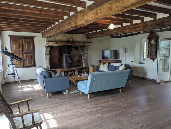 Living area - Historic Farmhouse set in a private & quiet rural setting, pet friendly. (Picauville)