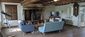 Historic Farmhouse set in a private & quiet rural setting, pet friendly.