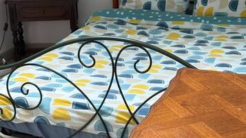 2 bedrooms, iron/ironing board, free WiFi