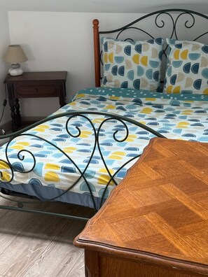 2 bedrooms, iron/ironing board, free WiFi