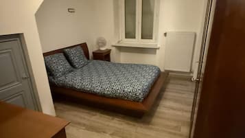 2 bedrooms, iron/ironing board, free WiFi