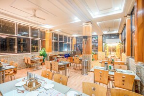 Restaurant - Hotel Auli'D (Joshimath)