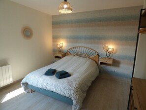 Room - Le Jules Verne, a downtown apartment (Le Crotoy)