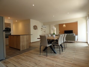 Dining - Le Jules Verne, a downtown apartment (Le Crotoy)