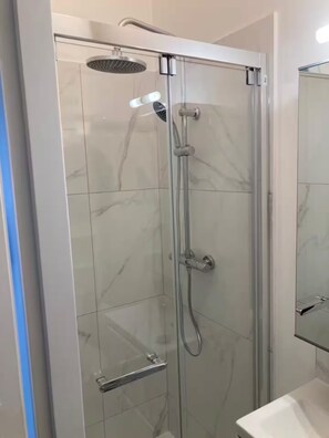 Dusj, såpe og toalettpapir