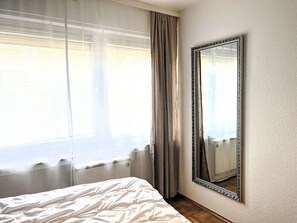 2 bedrooms, travel cot, free WiFi