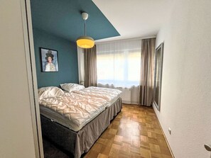 2 室のベッドルーム、旅行用ベビーベッド、WiFi (無料)