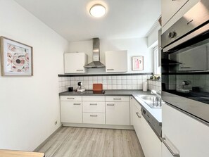 Microondas, horno y lavavajillas 
