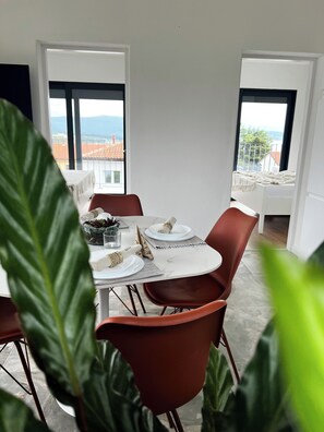 Dining - Meldaria Residence_Two-Bedroom Deluxe Apartment with Sea View (Krk)