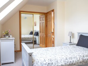 4 bedrooms, travel cot, free WiFi