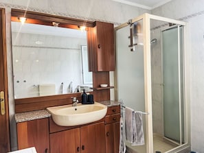 Bathroom - Beautiful private villa for 5 guests with A/C, WIFI, patio, pets allowed and panoramic view (San Lorenzo)