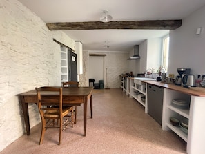 Deluxe House, Ensuite, Garden View | Private kitchen | Full-size fridge, microwave, oven, stovetop