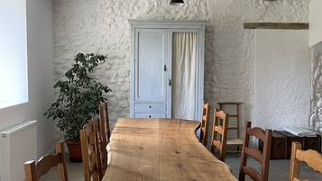 Deluxe House, Ensuite, Garden View | Dining