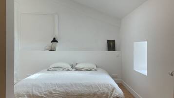 Deluxe House, Ensuite, Garden View | Premium bedding, individually decorated, individually furnished, desk