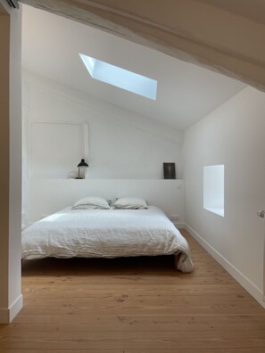 Premium bedding, individually decorated, individually furnished, desk - Fabrique des Luddites - chambres et gîte (Chatte)