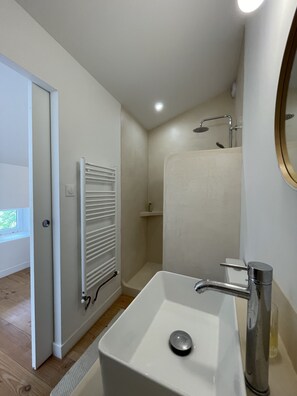 Bathroom - Fabrique des Luddites - chambres et gîte (Chatte)