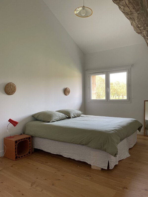 Individually decorated, individually furnished, blackout drapes - Fabrique des Luddites - chambres et gîte (Chatte)