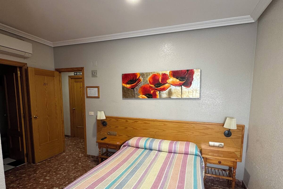 Kamar Double | Meja kerja, ruang kerja ramah laptop, dan Wi-Fi gratis