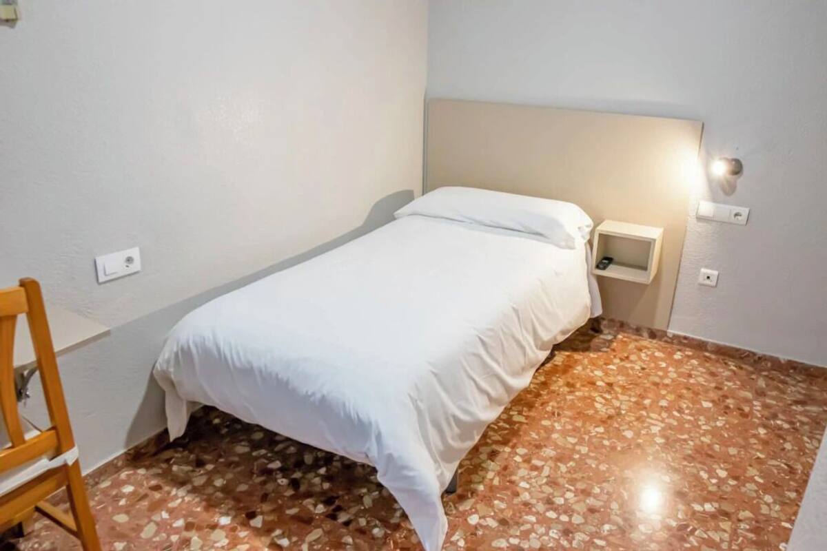 Kamar Single | Meja kerja, ruang kerja ramah laptop, dan Wi-Fi gratis