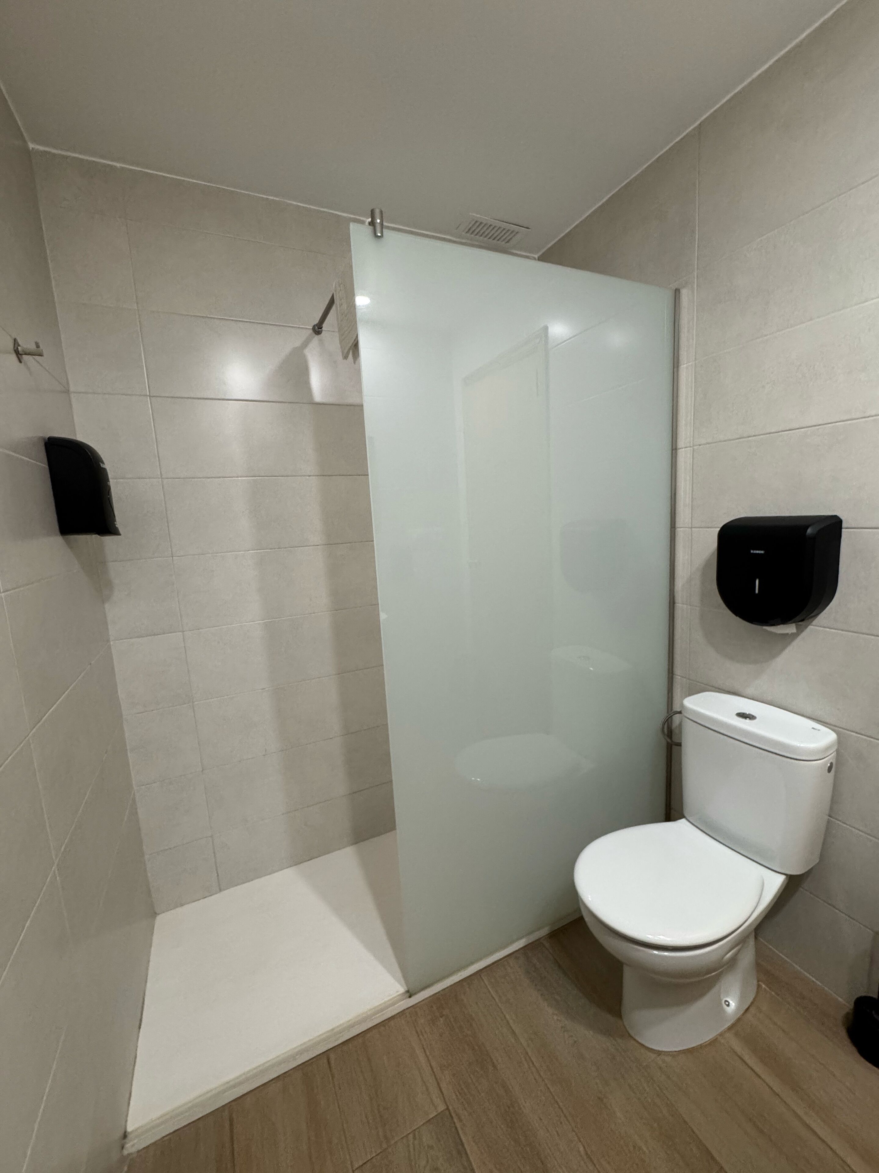 タオル、石鹸、トイレットペーパー