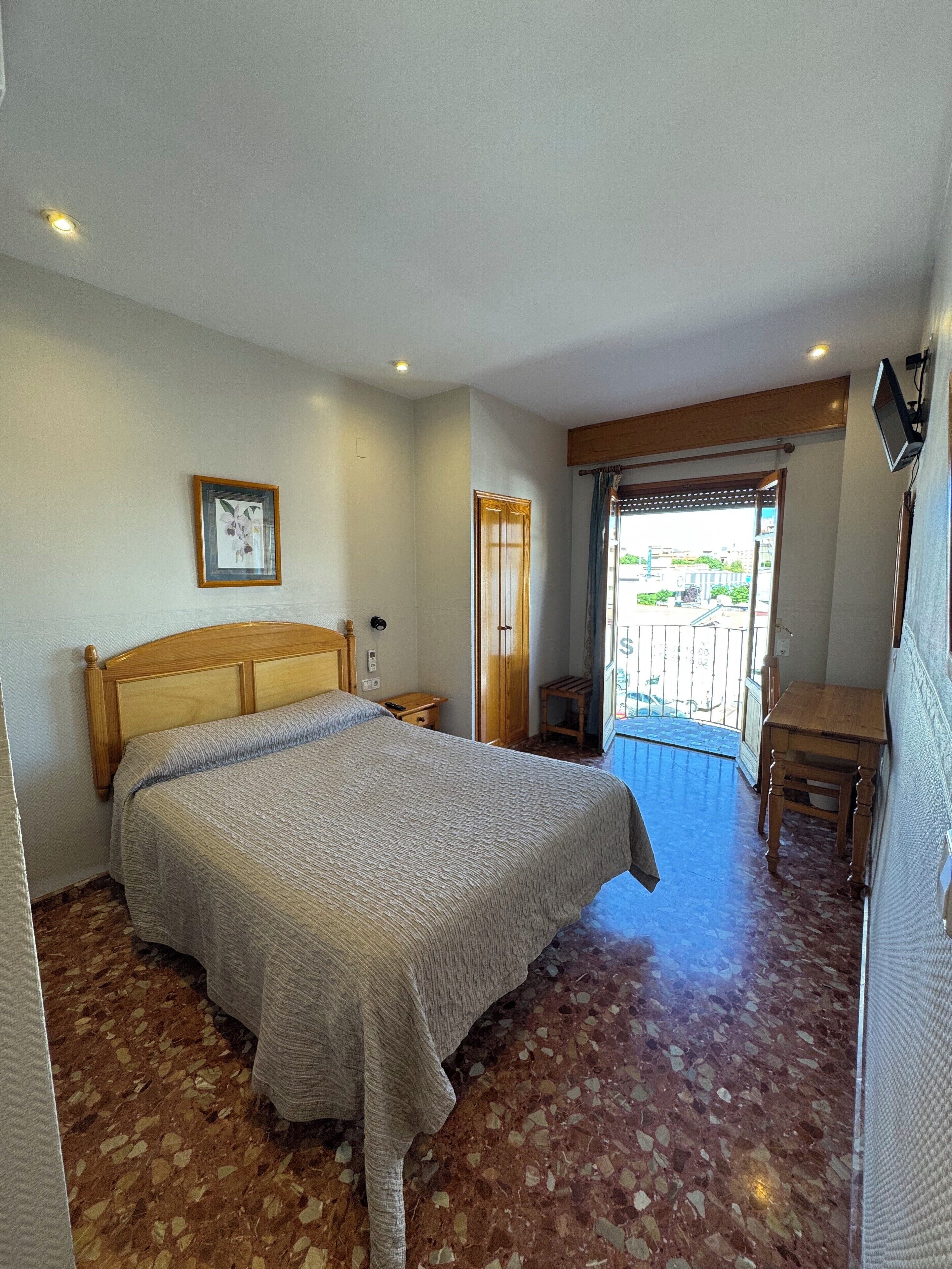 Double Room | Desk, laptop workspace, free WiFi