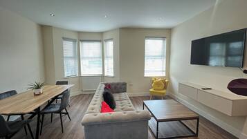 Apartment, 2 Bedrooms | Living room