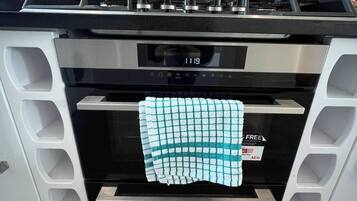 Apartment, 2 Bedrooms | Private kitchen