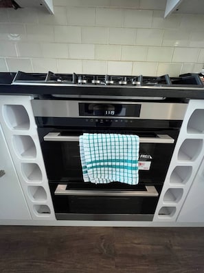 Apartment, 2 Bedrooms | Private kitchen