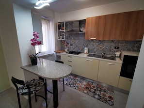Oven, stovetop, dishwasher, coffee/tea maker