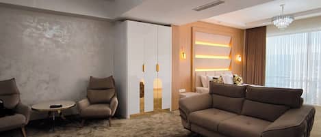 ラグジュアリー スイート バルコニー パークビュー | デスク、ノートパソコン用作業スペース、WiFi (無料)、ベッドシーツ