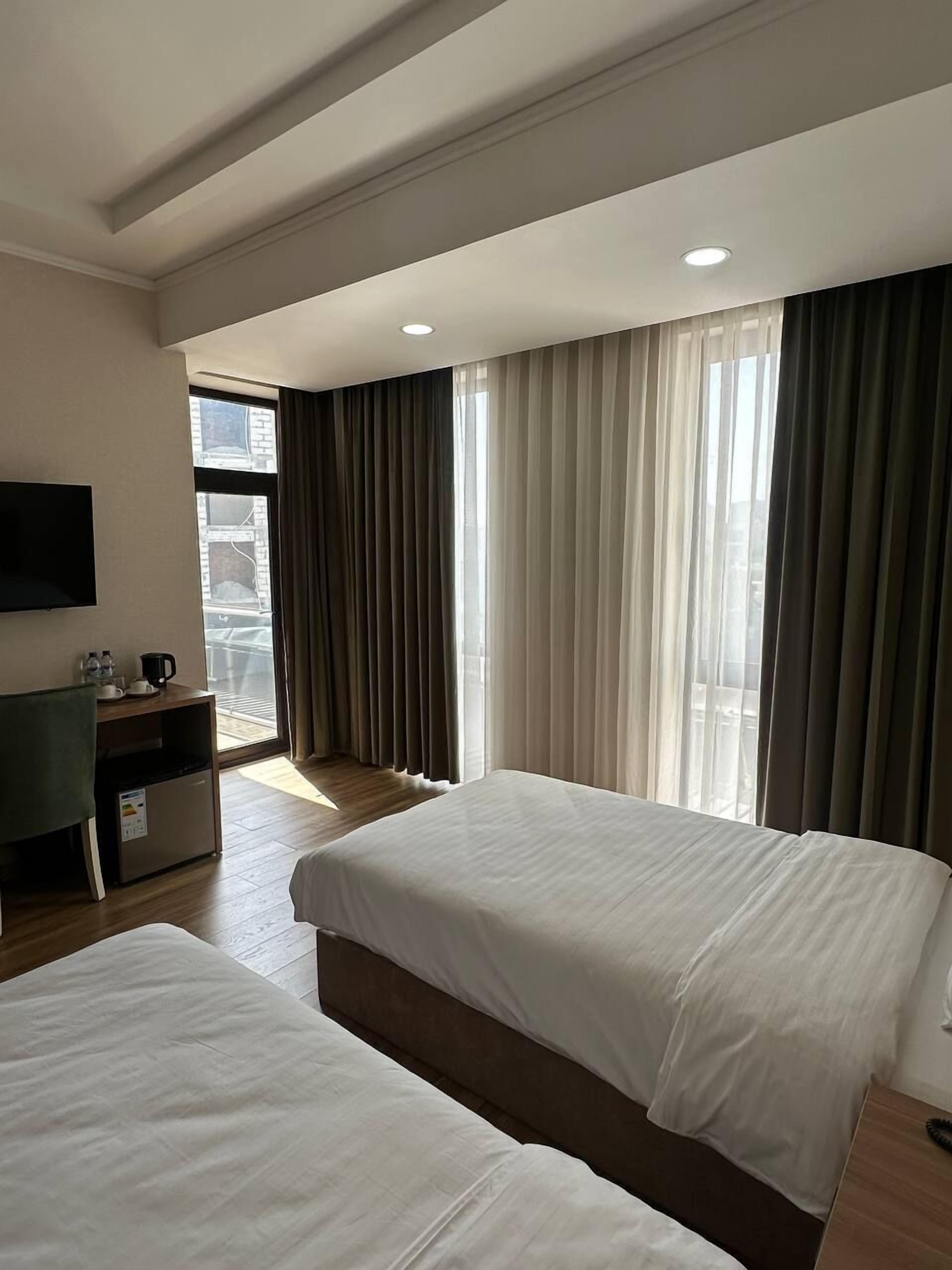 Standard Twin Room, Balcony, Park View | Park view