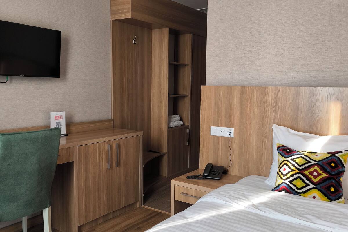 Standard Single Room, Balcony, Park View | Desk, laptop workspace, free WiFi, bed sheets