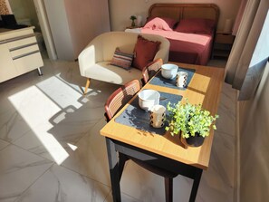 1 bedroom, iron/ironing board, WiFi, bed sheets - Renovated and cozy flat with comfortable space for work and kitchen (Indianópolis São Paulo)