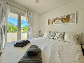 2 chambres, fer et planche à repasser, Wi-Fi gratuit, draps fournis