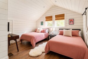 3 bedrooms, desk, free WiFi, bed sheets