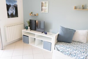 1 bedroom, travel cot, free WiFi, bed sheets - CASAGIAC VERBANIA (Intra)