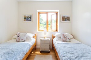 2 slaapkamers, een strijkplank/strijkijzer, reisbedje, gratis wifi