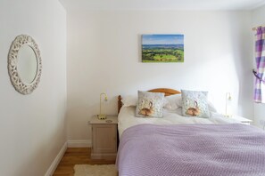 2 habitaciones, tabla de planchar con plancha y cuna de viaje 