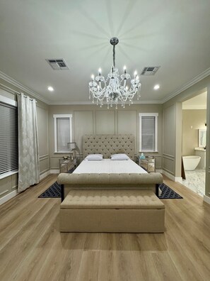 6 bedrooms, iron/ironing board, WiFi, bed sheets