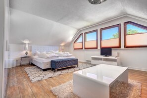 3 slaapkamers, een strijkplank/strijkijzer, gratis wifi, beddengoed